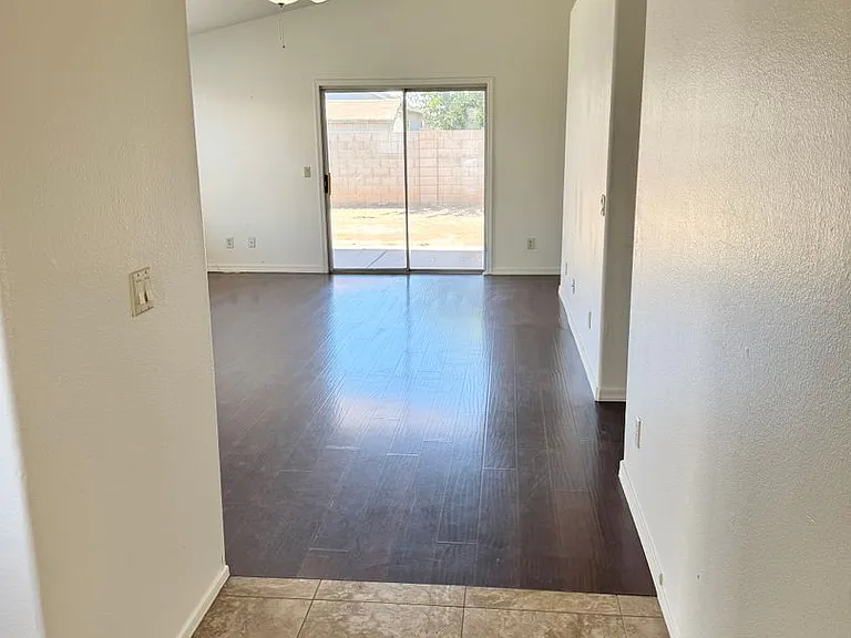 7707 W Rancho Dr — Photo 3