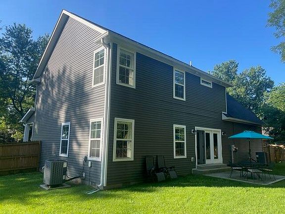 2nd image of 520 Regent Ct