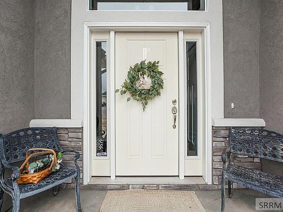3rd image of 1194 N Indian Hollow Dr