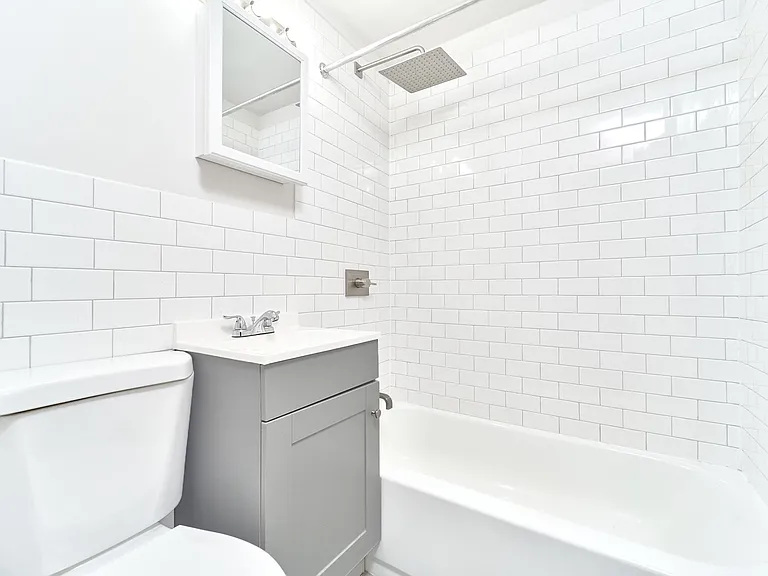 317 W 74th St #1A — Photo 4