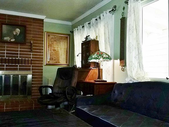 4th image of 4236 Crandall Ave
