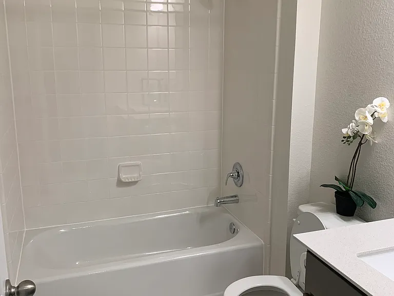 1112 Gwen Ln — Photo 8