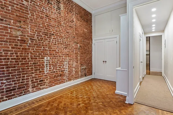 Rented by Luxian International Realty LLC | media 78