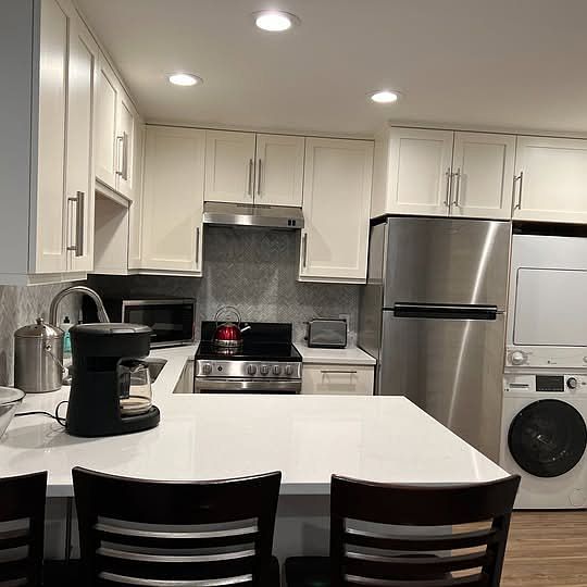 1st image of 651 Somerset Dr #2