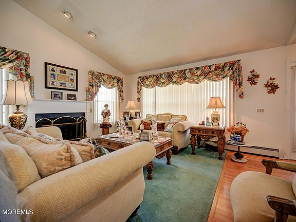 4th image of 13 Sandhurst Court