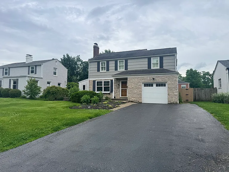 2071 Inchcliff Rd — Photo 2