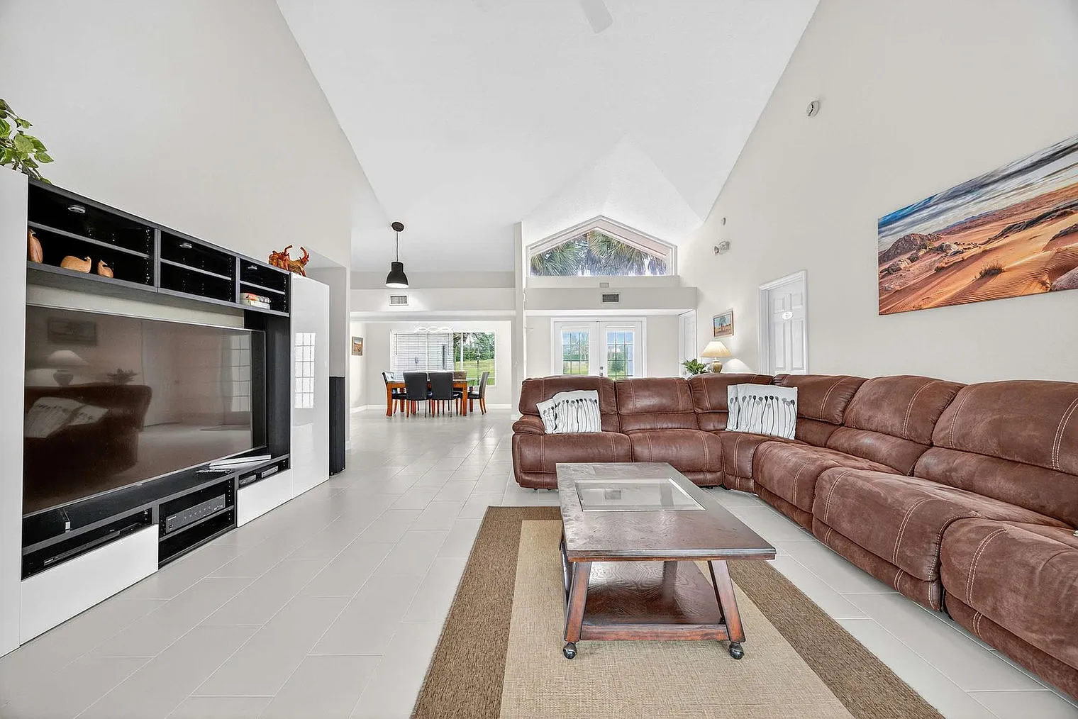 2 bed, 2.0 bath, 1743 sqft, $7,050 — Photo 4