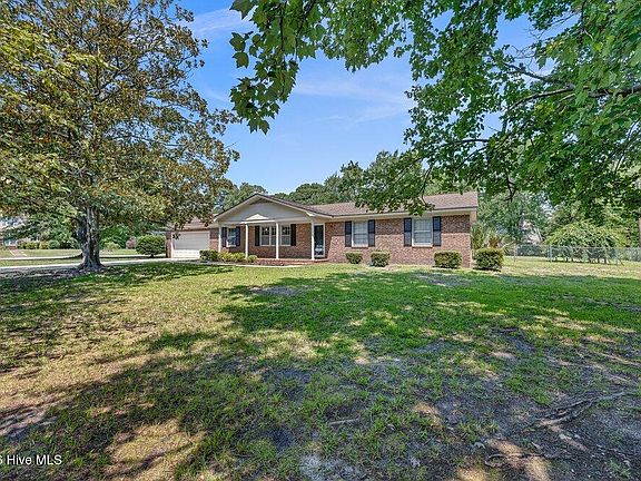 3rd image of 618 Kelly Road