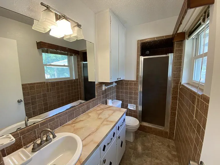 1122 Rhonda Lee St — Photo 19