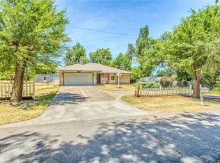 121 S Mitchell Ln, Mustang, OK 73064