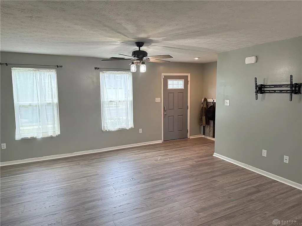 4 bed, 2.5 bath, 1920 sqft, $2,495 — Photo 4