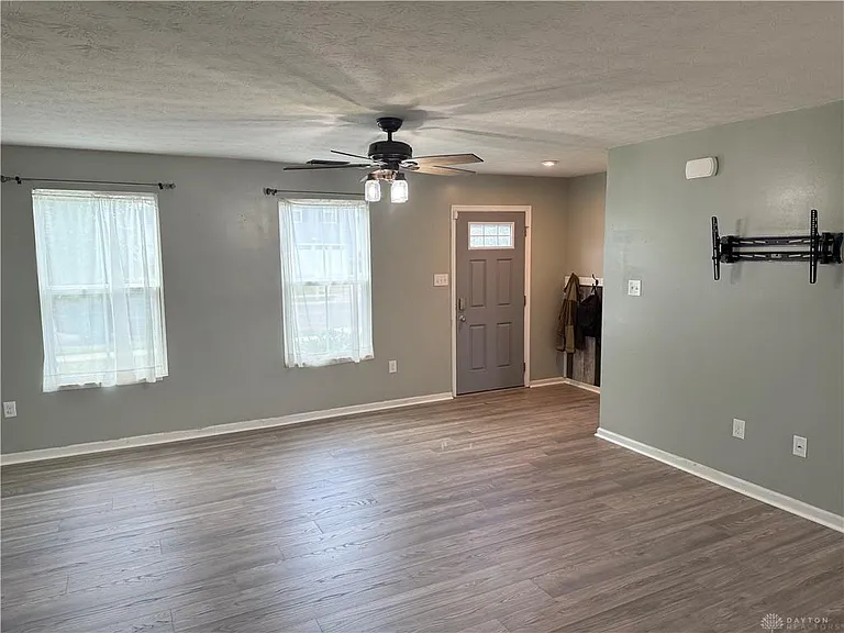 1199 Prem Pl — Photo 4