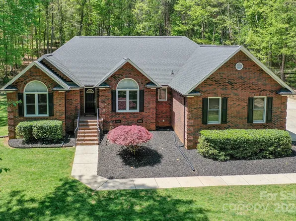 818 Kemp Rd, Mooresville, NC 28117