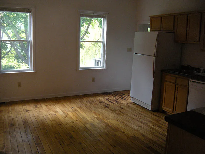 4 bed, 1800 sqft, $2,800 — Photo 4