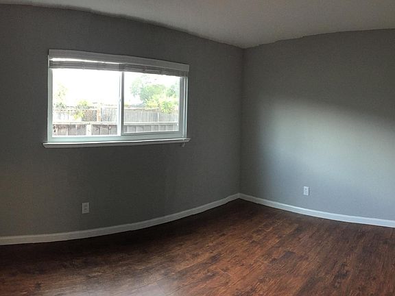 5th image of 2978 Leigh Ave