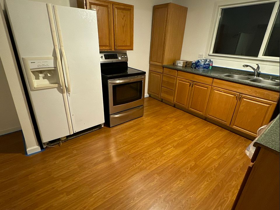 2nd image of 1424 Maple St #2