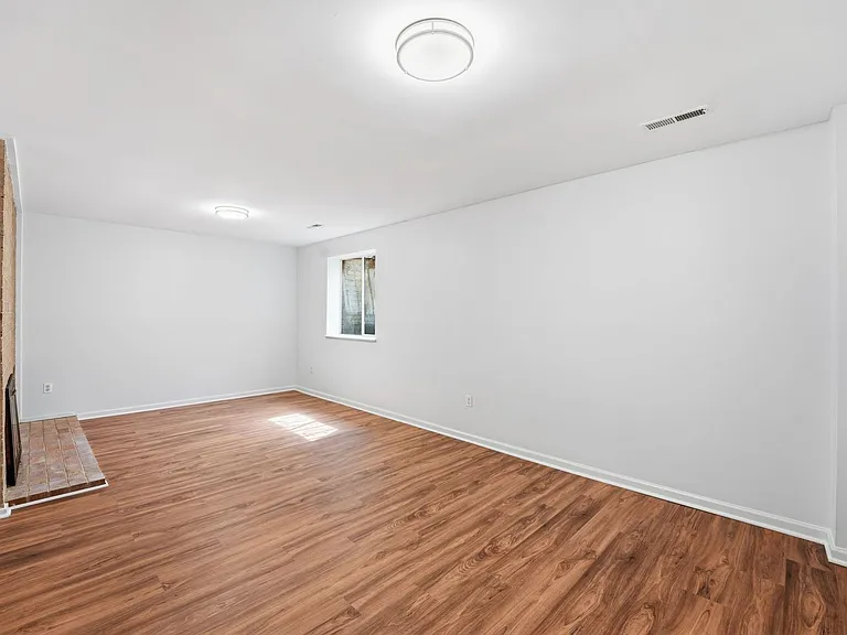 1747 Cy Ct — Photo 21