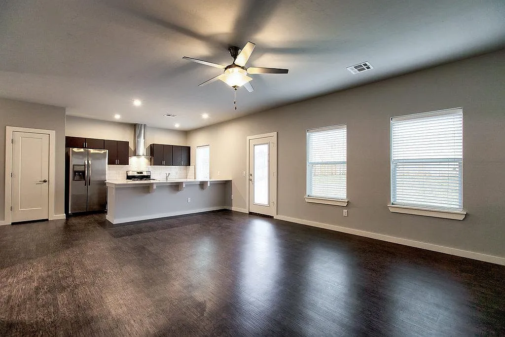Building Photo - 17605 Sunny Hollow Rd #B