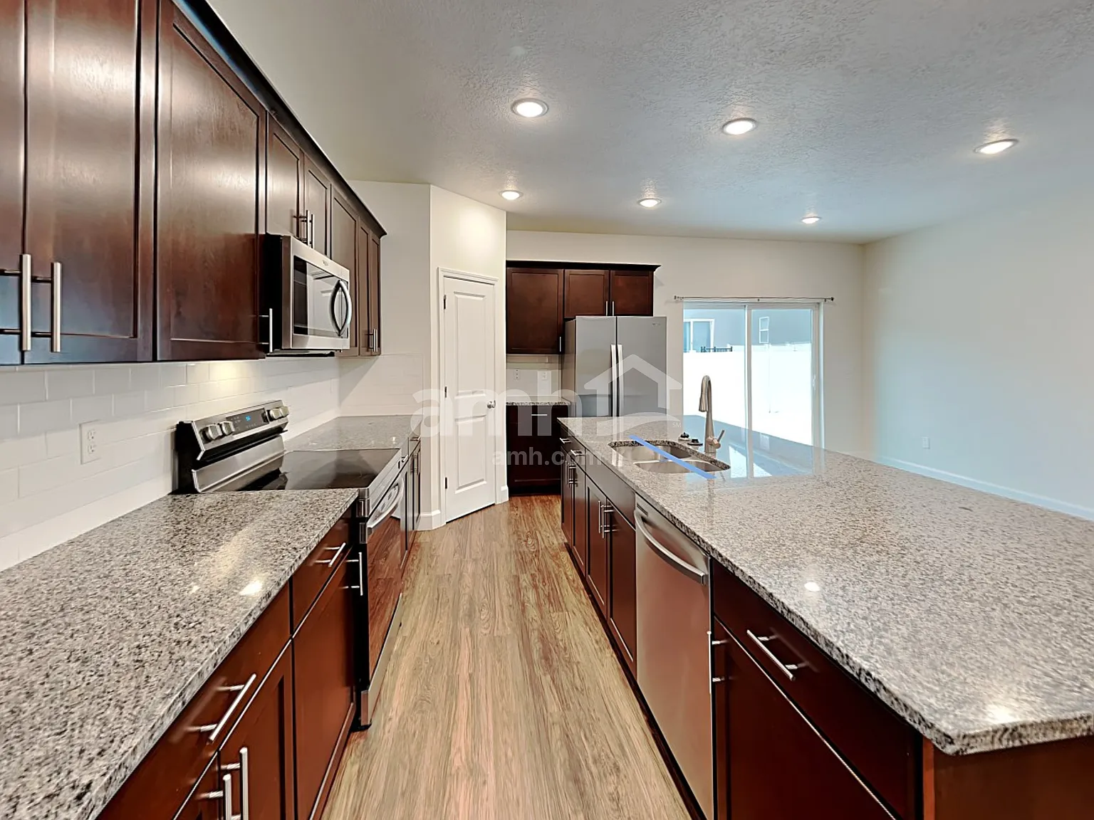5 bed, 4.0 bath, 2813 sqft, $2,645 — Photo 3
