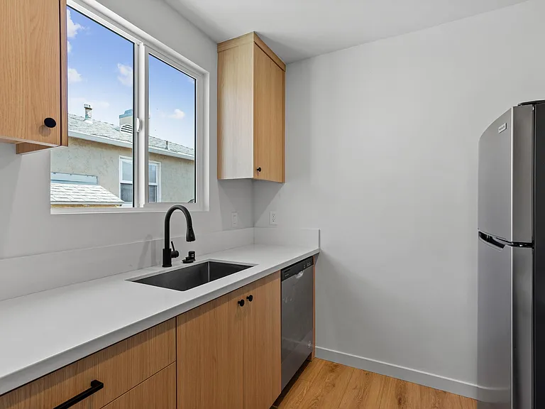 4451 Illinois St — Photo 7