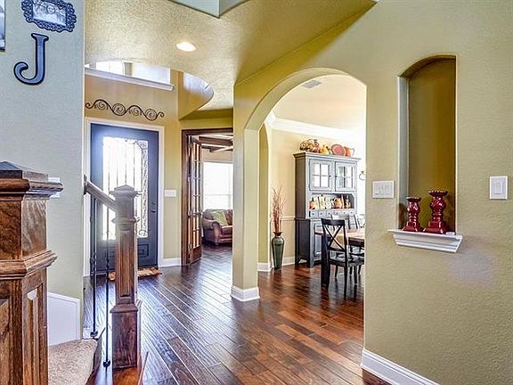 3rd image of 2742 Enfield Dr