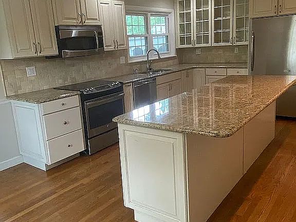 3rd image of 8508 Crown Pl