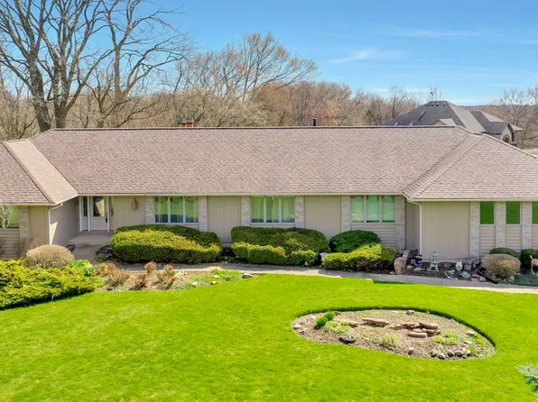 10N587 Williamsburg Dr, Elgin, IL 60124