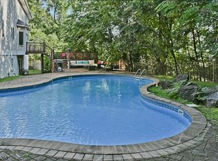 212 Eileen Dr, Cedar Grove, NJ 07009