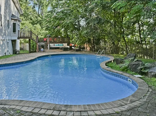 212 Eileen Dr, Cedar Grove Twp., NJ 07009