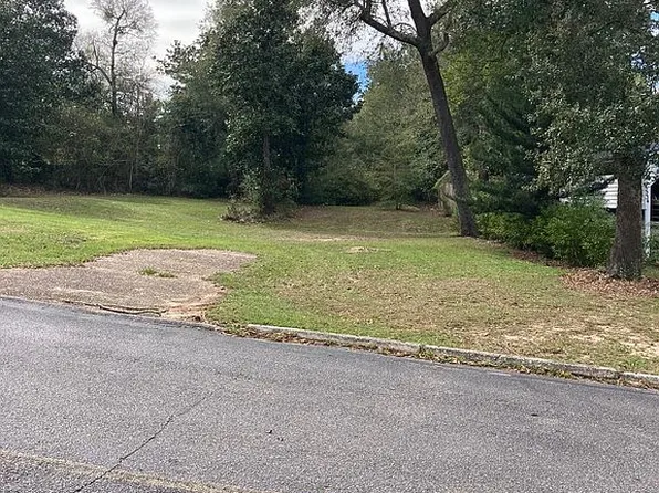 2233 Club House Dr, Lillian, AL 36549