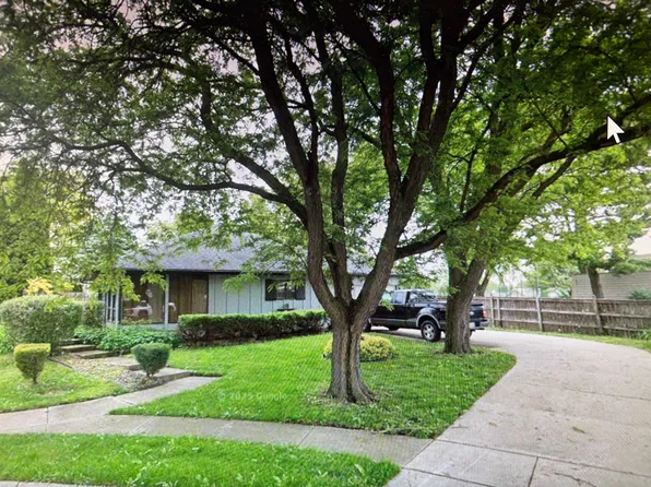 5795 S Bradley Ct, Hanover Park, IL 60133