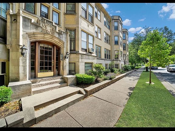 2nd image of 1040 Washington Blvd APT 2