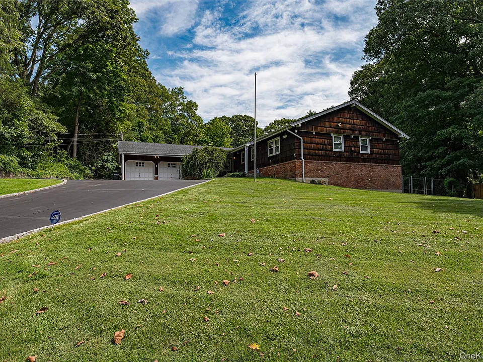 37 Buckingham Dr
