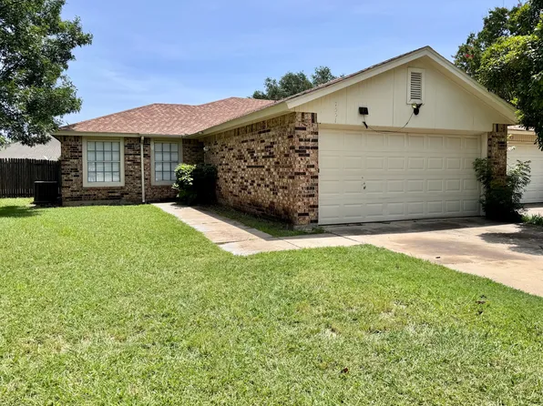 7551 Boxwood Ct, Fort Worth, TX 76133