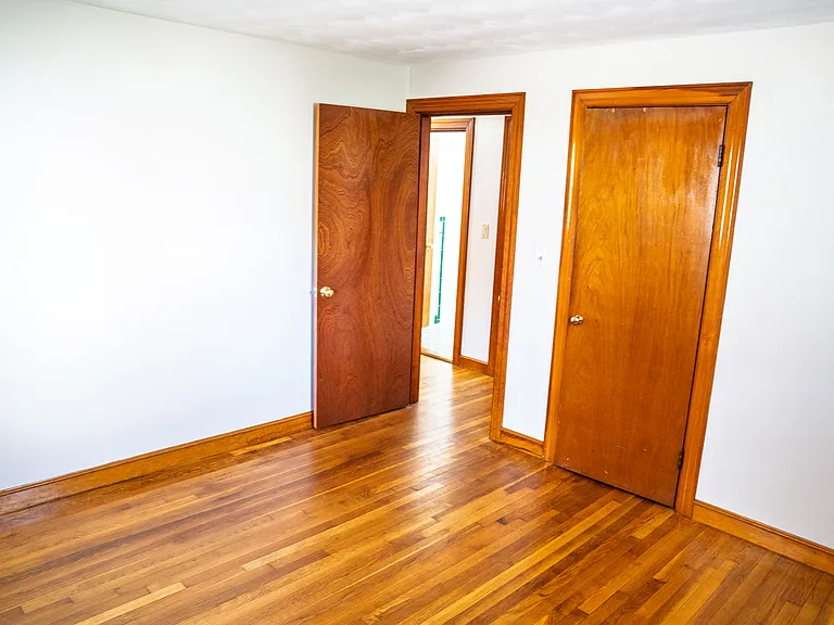 10 Kinsman Pl — Photo 6