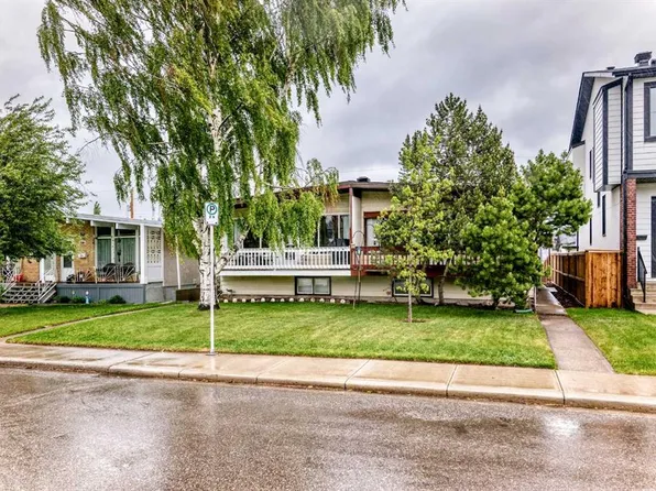 2224 A W 34th St SW, Calgary, AB T3E 2W3