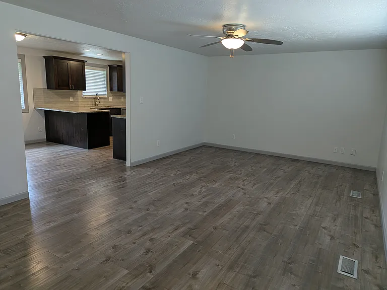 2025 N Workland Dr — Photo 2