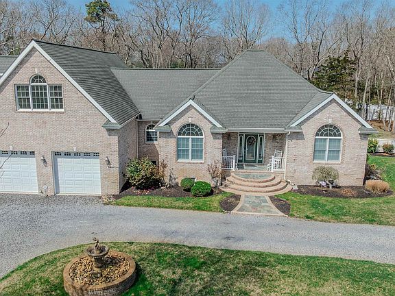 3rd image of 620 Shunpike Rd