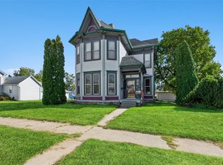 504 E 5th St, Vinton, IA