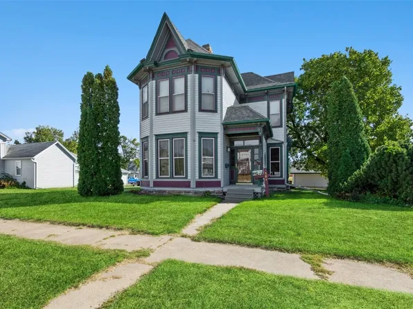 504 E 5th St, Vinton, IA 52349