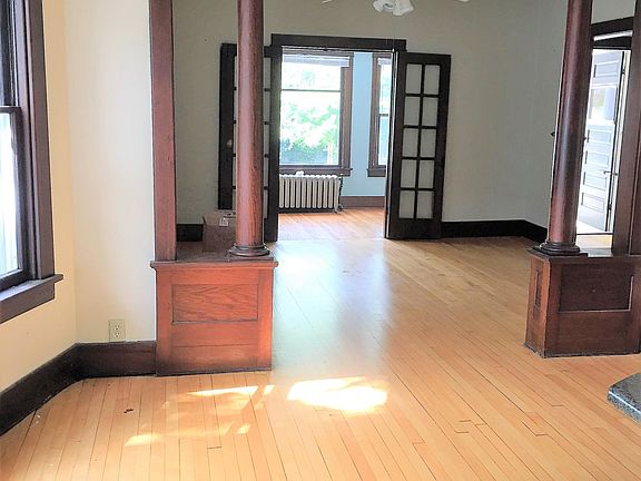 Dining room / Living room / Front room / Entrance to apartment is on the right