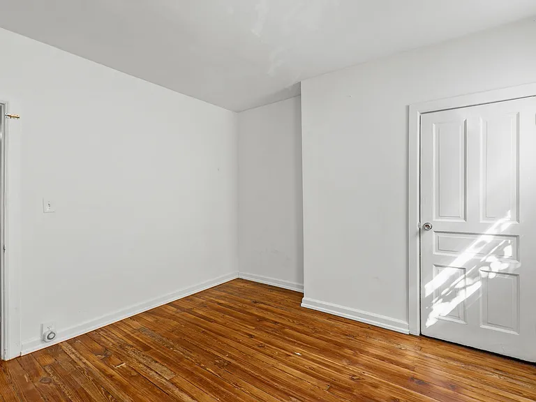 2426 E Indiana Ave — Photo 14