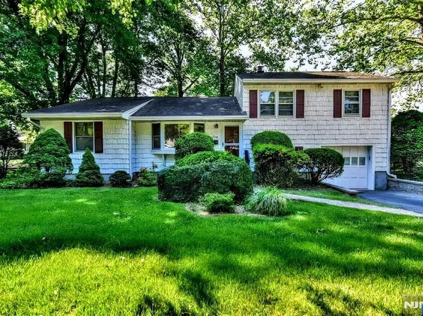 420 Park Ave, Midland Park, NJ 07432