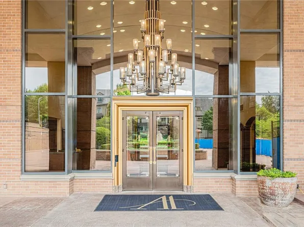400 W 49th Ter APT 2052, Kansas City, MO 64112
