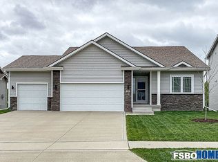 180 NE Fox Run Trl, Waukee, IA 50263