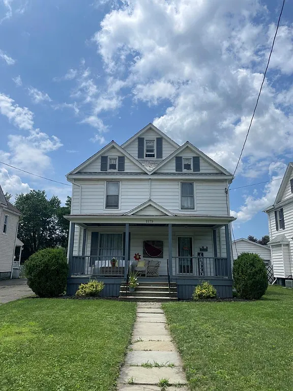 1179 College Ave photo 1