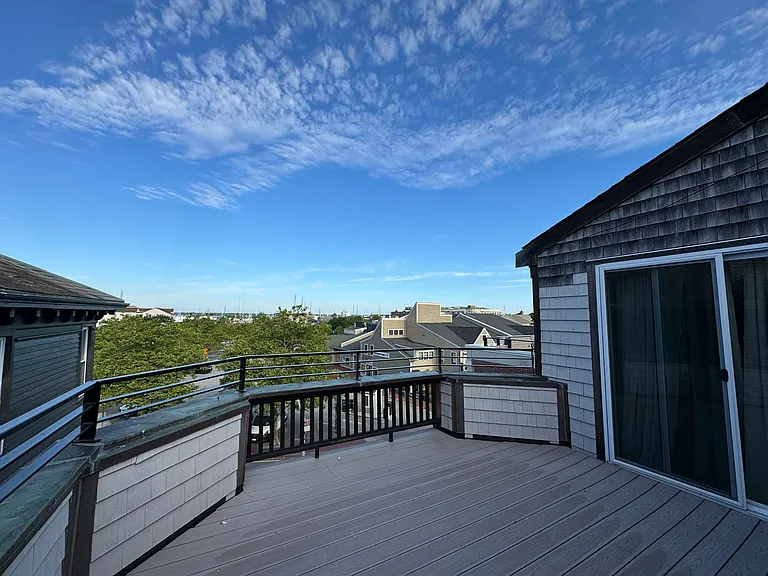 198 Thames St #6 — Photo 3