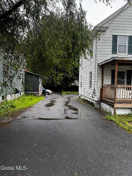 4th image of 414 Lower Main Street