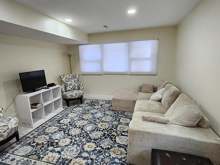 184 Barclay Ave #2 — Photo 8