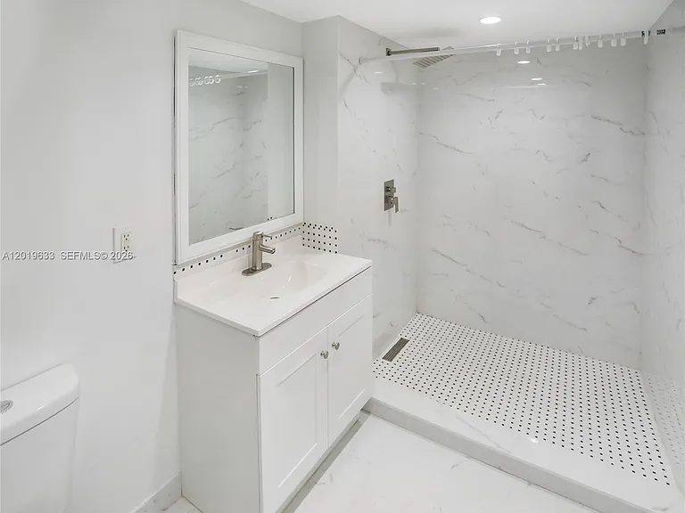 2941 NE 185th St #1305 — Photo 13
